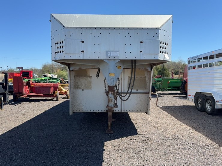 1989-wilson-livestock-trailer-image-2