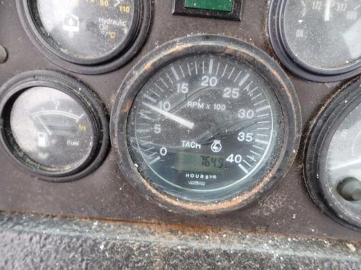 2004-trackless-rmt5t-series-v-4x4-sidewalk-tractor-image-11