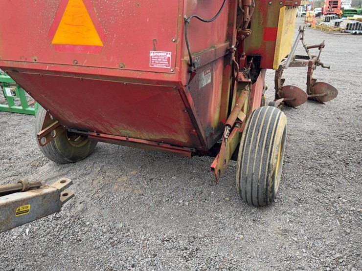 new-holland-848-image-5