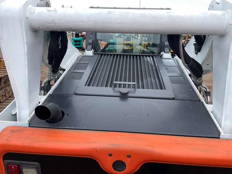 2018-bobcat-t740-image-25