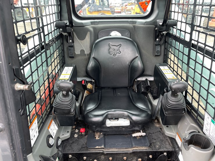 2018-bobcat-t740-image-31