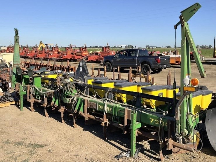 john-deere-7300-image-1