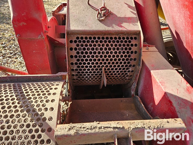 new-holland-354-image-18