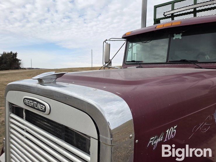 2000-freightliner-fld120-image-9