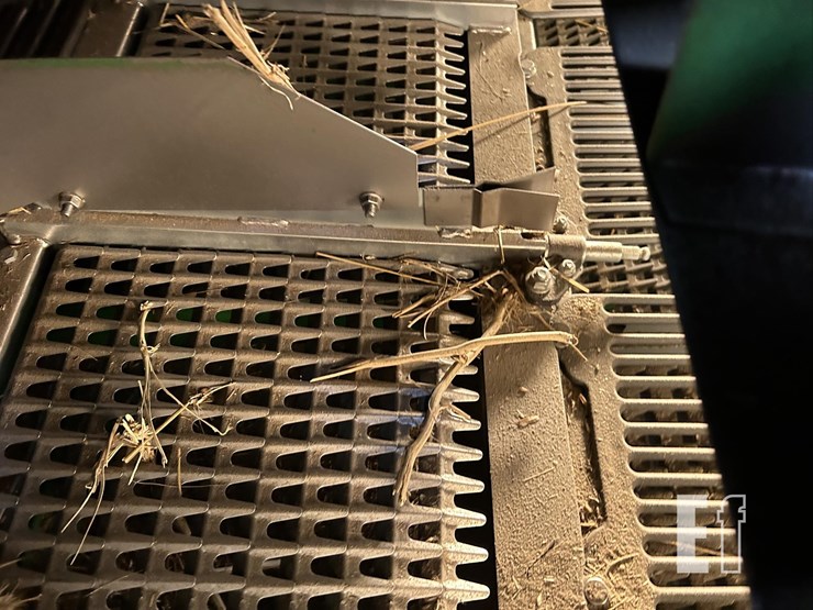 2012-john-deere-s690-image-23