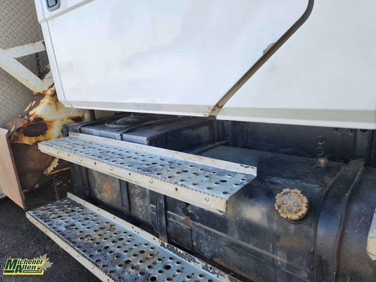 2006-international-durastar-4300-image-77