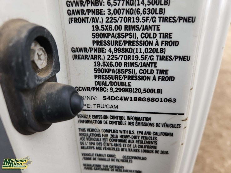 2016-isuzu-npr-image-3