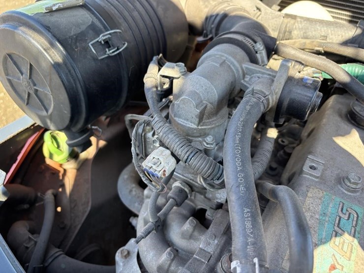 2017-toyota-8fgu30-image-33