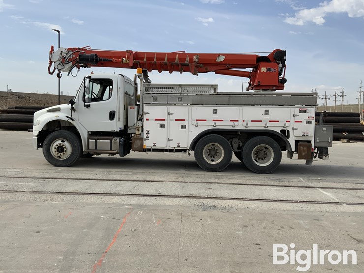 2013-freightliner-m2-106-image-16