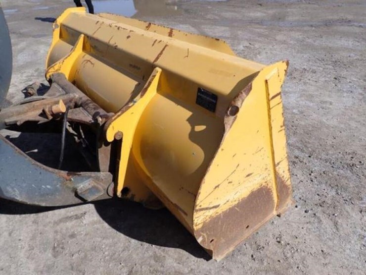 2011-deere-304j-image-29