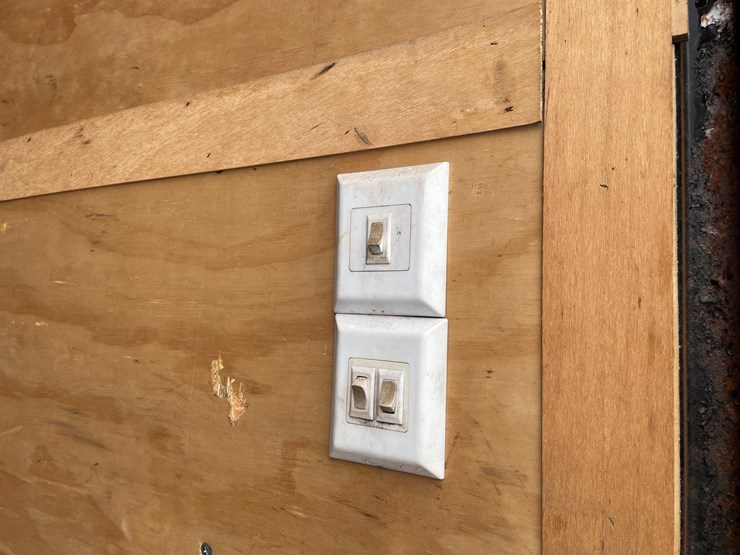 #280-•-2015-united-uxgn-8.536tr80-(3)-axle-enclosed-trailer-(has-wi.-title)-(mason,-wi)-image-45