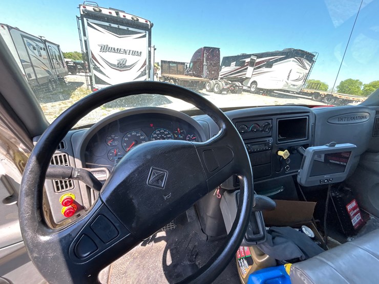 2008-international-durastar-4300-image-12