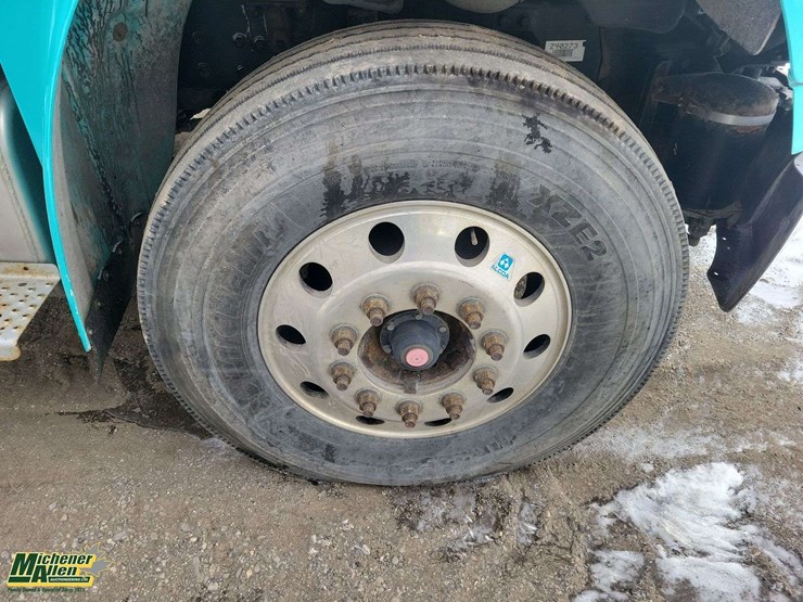 2008-freightliner-m2-106-image-11