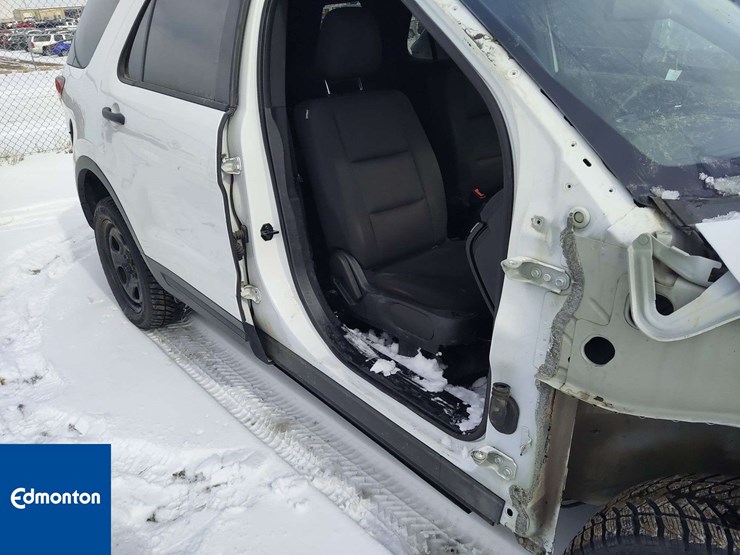 2019-ford-explorer-image-29