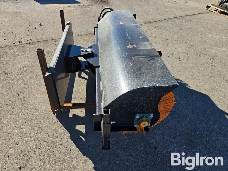 2025-massey-ferguson-730-image-4