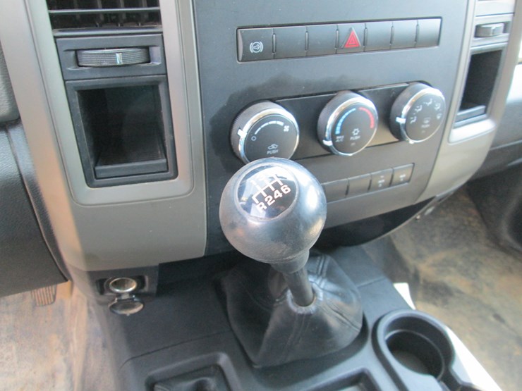 2011-dodge-3500-image-36