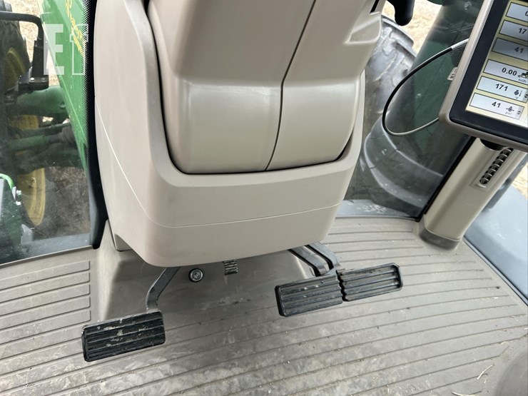 2014-john-deere-8320r-image-56