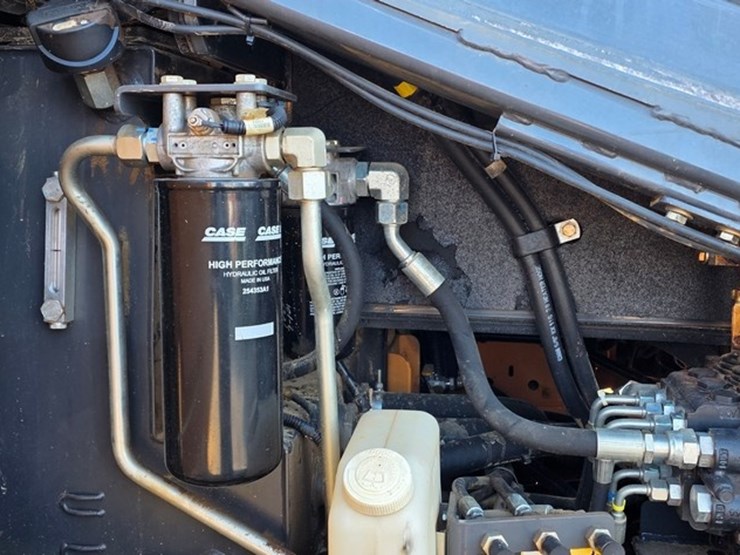 2013-case-850m-image-57