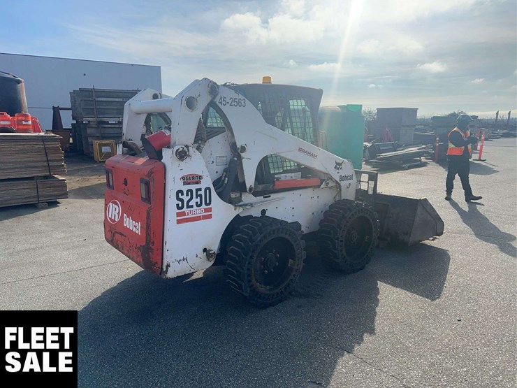 2012-bobcat-s250-image-3