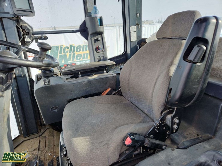 2013-deere-644k-image-13