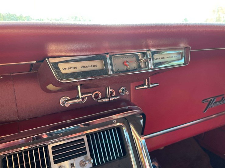 1965-ford-thunderbird-image-64