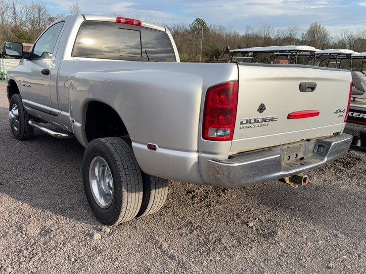 2004-dodge-3500-image-10
