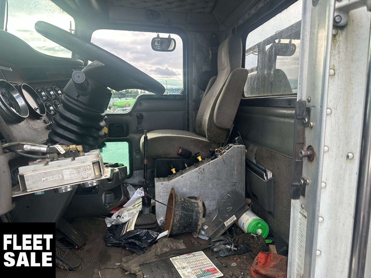 2005-kenworth-t800-image-22