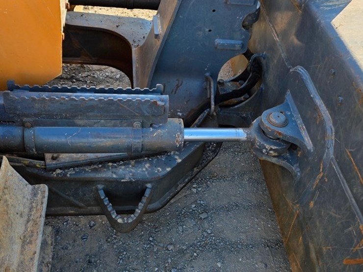 2013-case-850m-image-43