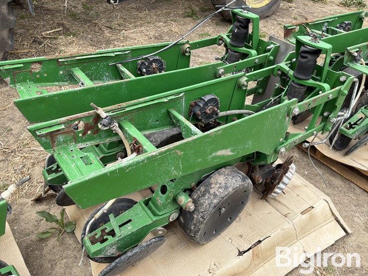 john-deere-12-image-14