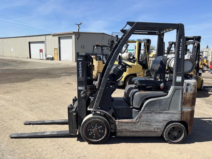 2011-nissan-mcp1f2a25lv-image-5