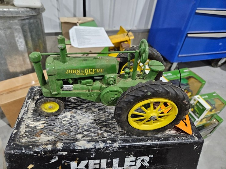 #992-•-john-deere-1/16-metal-toy-tractor-image-2