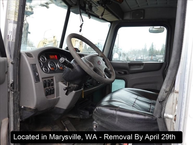 2011-peterbilt-348-image-27