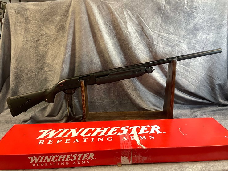 #10114-•-winchester-sxp-black-shadow-,-12-ga.-pump-action-shotgun,-sn:-tr6022-071241sp-image-1