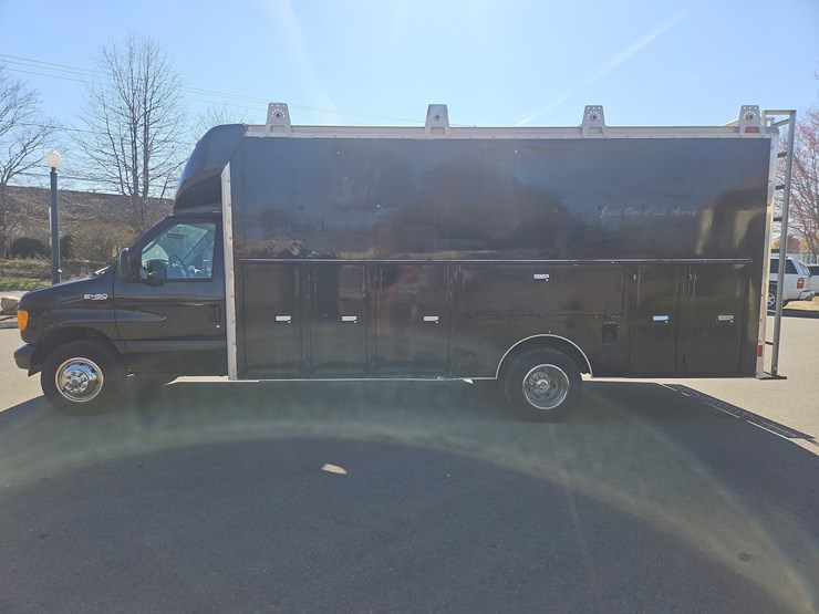 2005-ford-e450-image-2