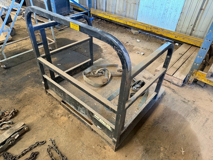 #43832-•-monroe-saf-t-palet-personel-basket---located-in-front-portion-of-main-shop-image-1