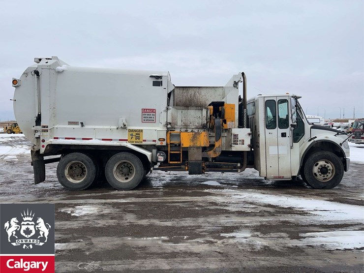 2016-freightliner-m2-106-image-6