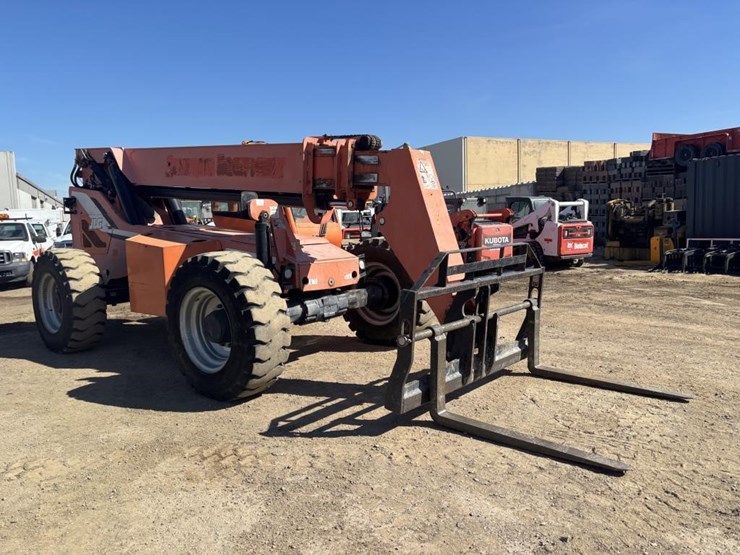 2014-jlg-8042-image-2