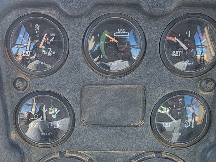 2005-caterpillar-d4g-xl-image-80