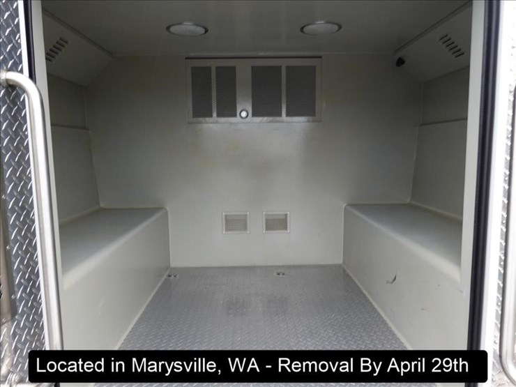 2015-ford-e350-image-17