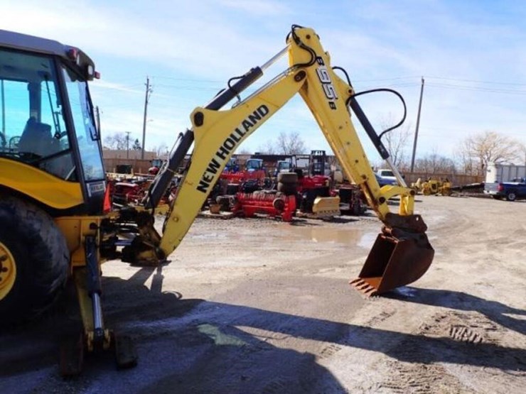 2012-new-holland-b95b-image-39