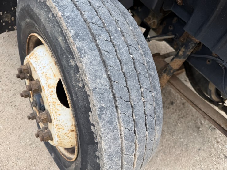 2003-international-durastar-4300-image-12