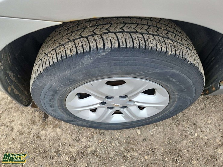 2011-chevrolet-traverse-ls-image-11