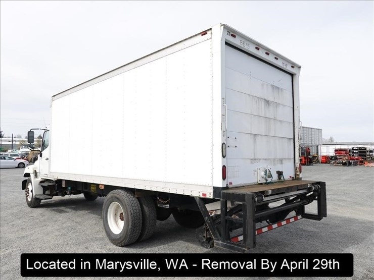 2010-hino-268-image-15