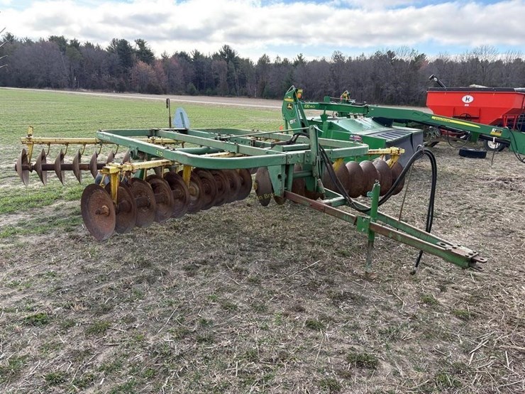 john-deere-210-image-2