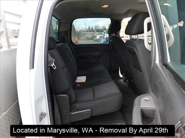 2011-chevrolet-3500-image-6