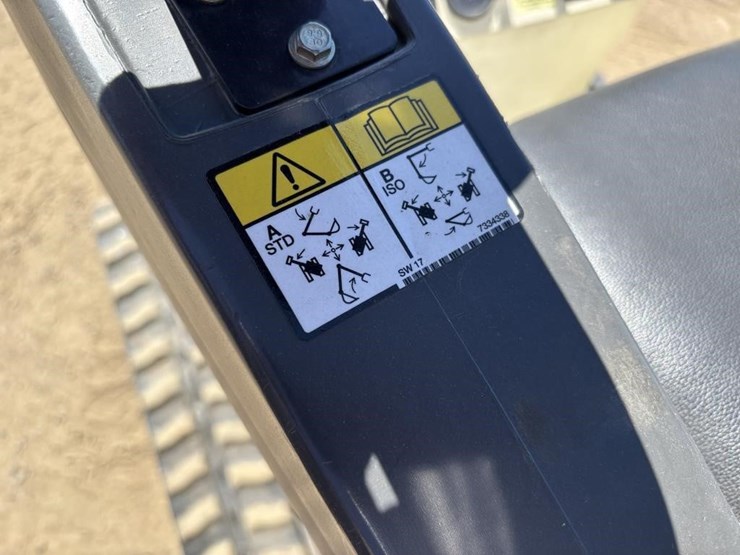 2020-bobcat-e10-image-28