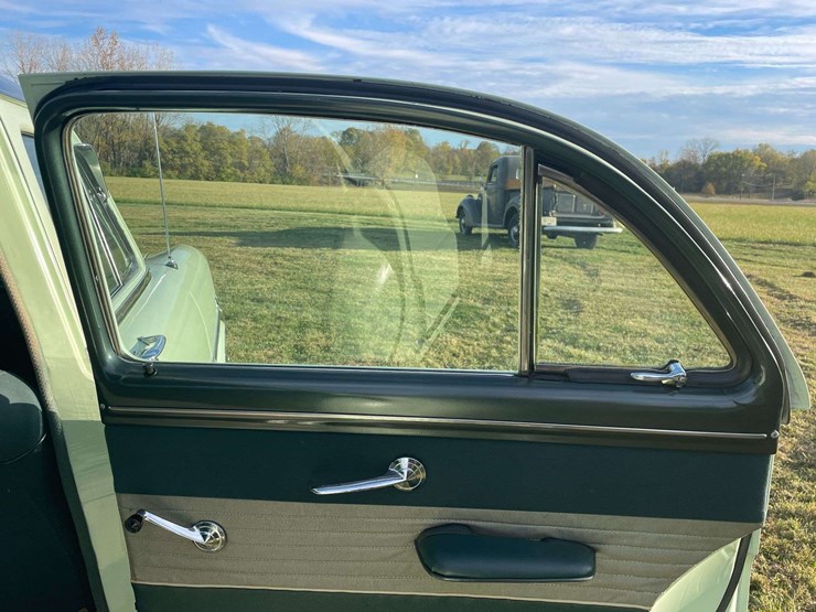 1953-ford-customline-sedan-image-59