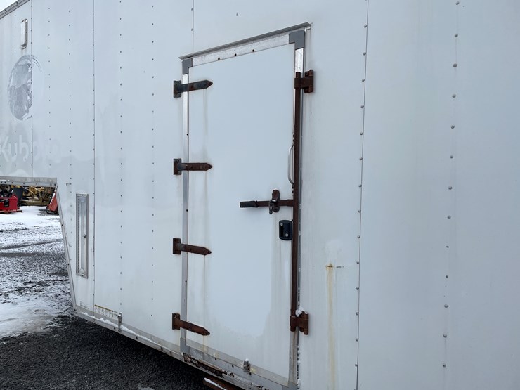 #280-•-2015-united-uxgn-8.536tr80-(3)-axle-enclosed-trailer-(has-wi.-title)-(mason,-wi)-image-12