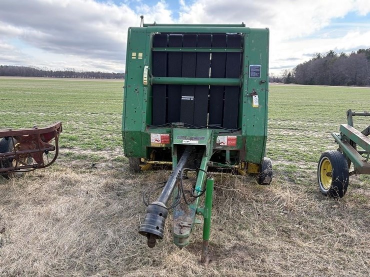 john-deere-335-image-2