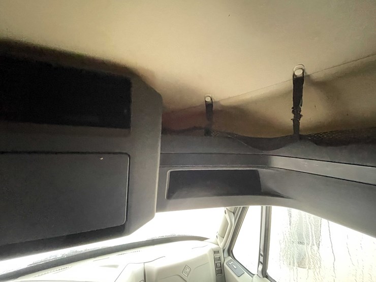 #230-•-2016-international-semi-tractor-(has-wi-title)-(denmark,-wi)-image-51